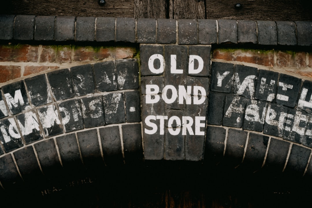 black-and-white-wooden-wall-ltlhyk-pdhw
